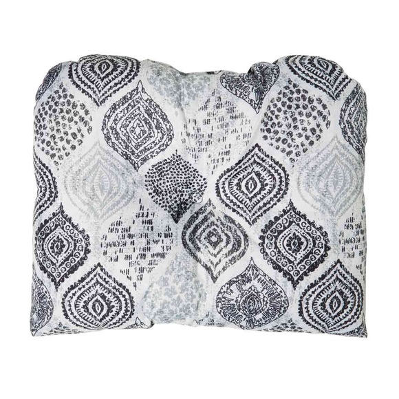 Outdoor Living Other - Black and White Patterned Pad/Cushion 15 x 18